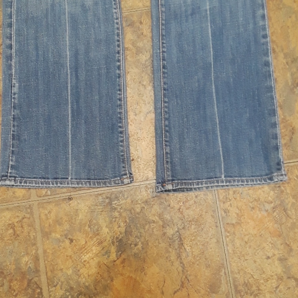 7 FAM light wash jeans with butterflies on back - Picture 5 of 6